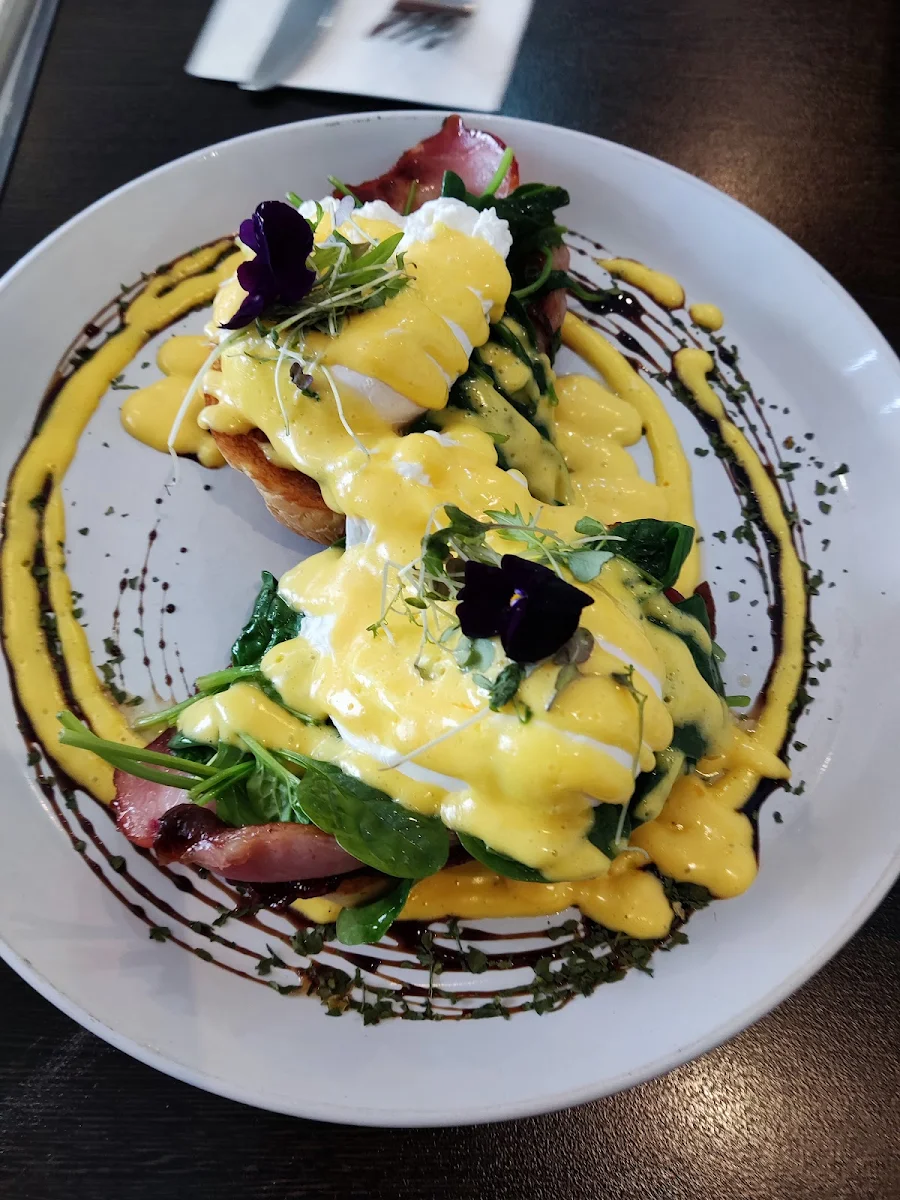 Highlights, Charthouse Cafe