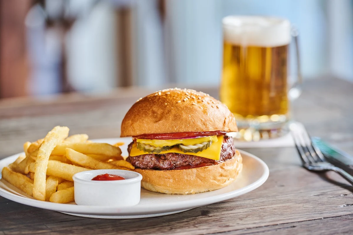 Cheeseburger, Dolly's All Day Venue