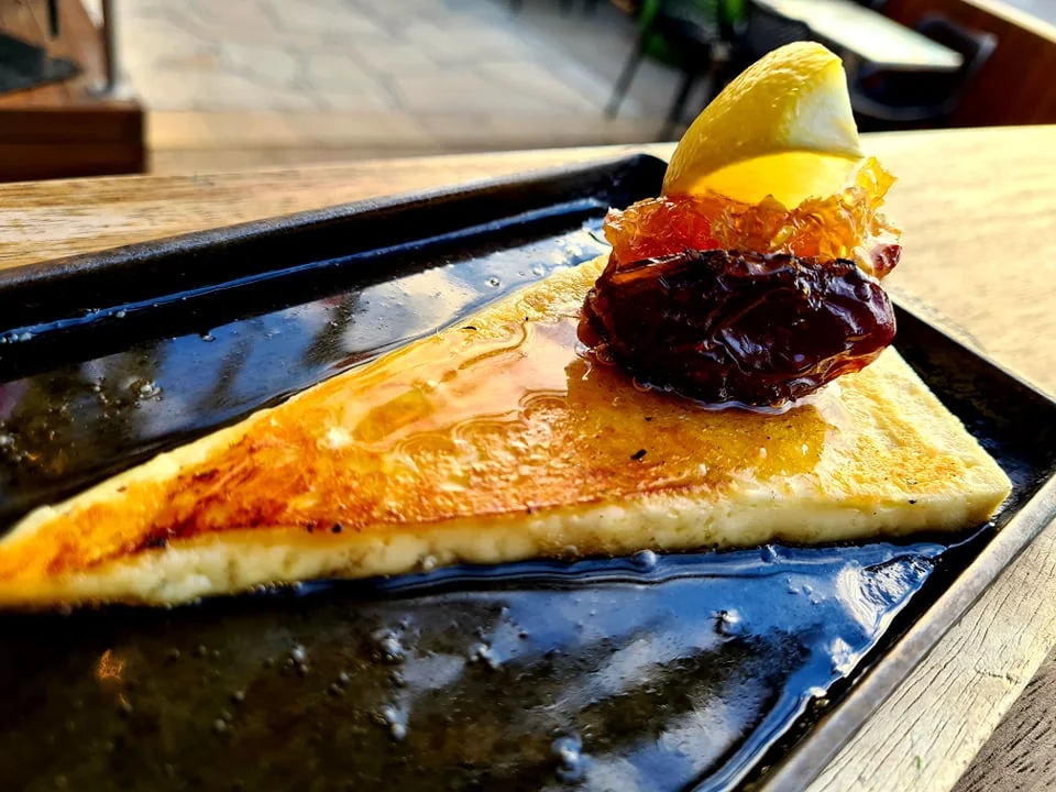 Saganaki, Two Buoys