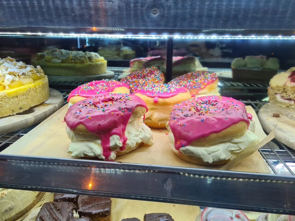 Donuts, Cafe PIZZ by Pizzaca