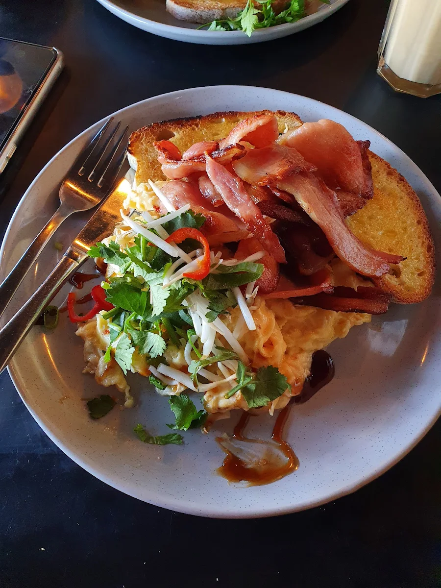 Scrambeled Eggs, Cafe PIZZ by Pizzaca