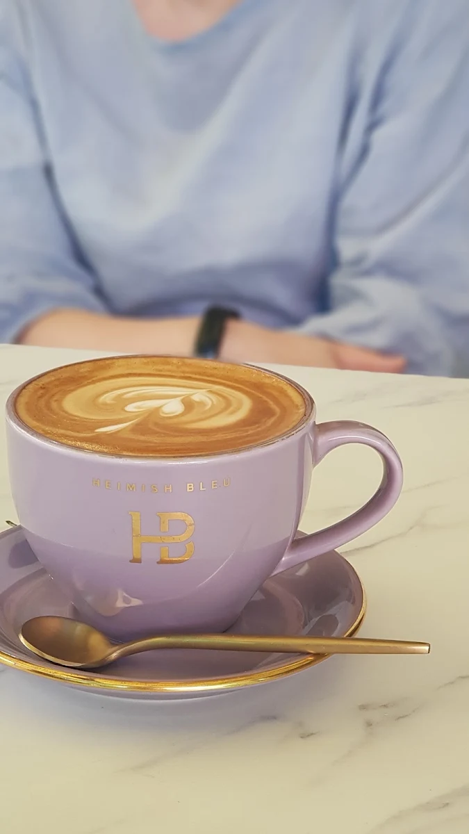 Flat White, Heimish bleu cafe