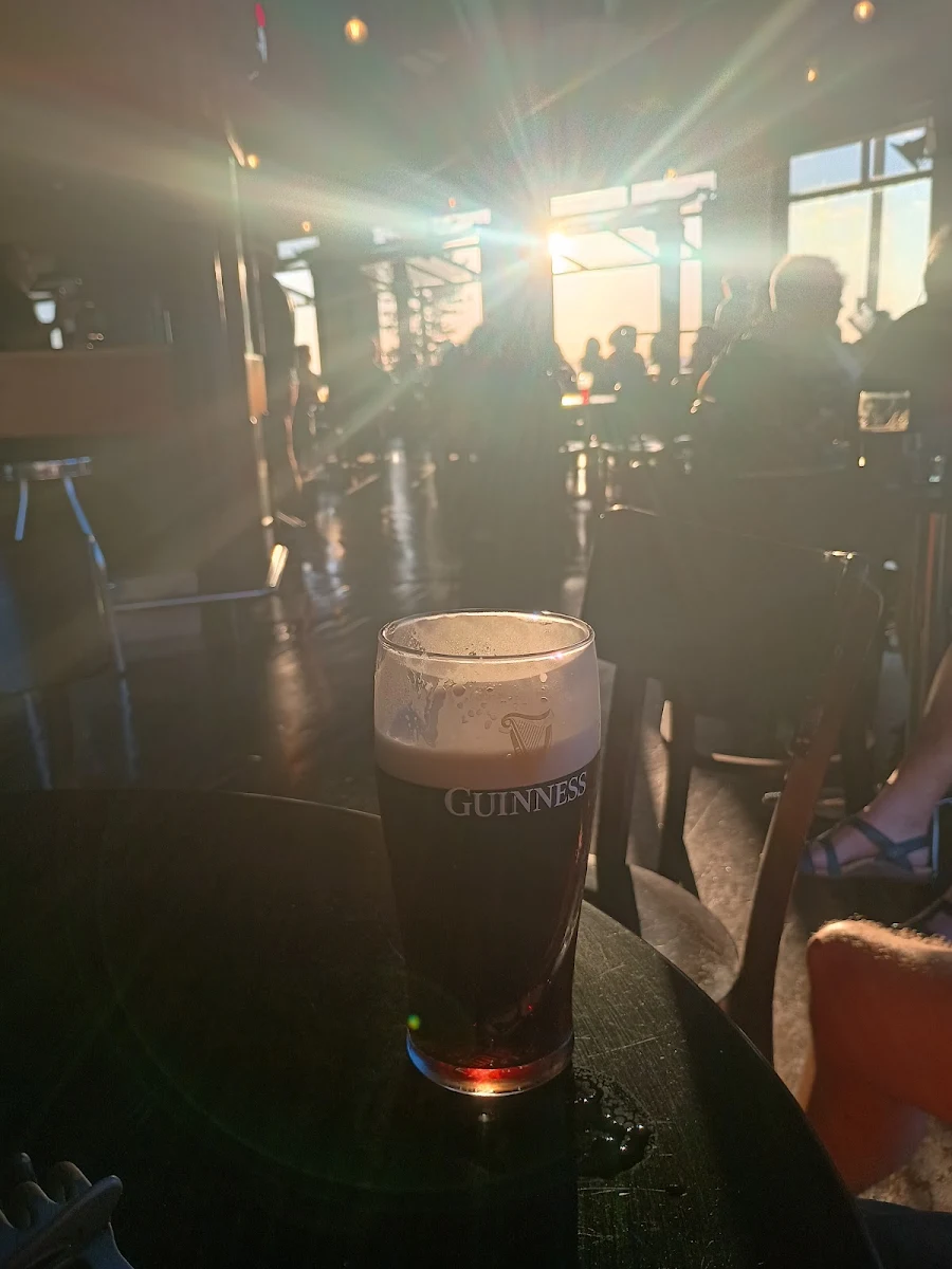 Highlights, Saloon Bar Ocean Beach Hotel