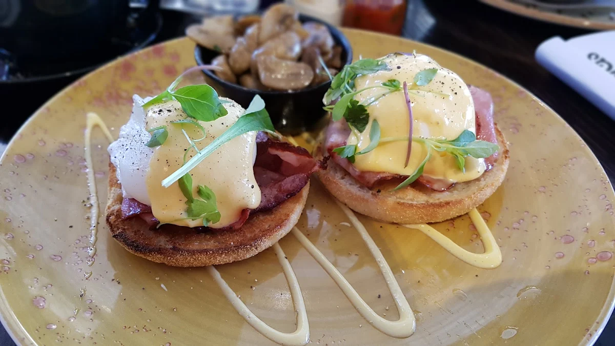 Eggs Benedict, Sweet Lulus Cafe