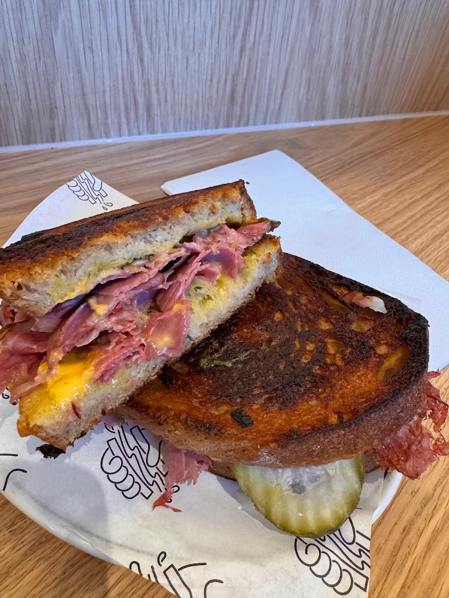Highlights, Hector's Deli