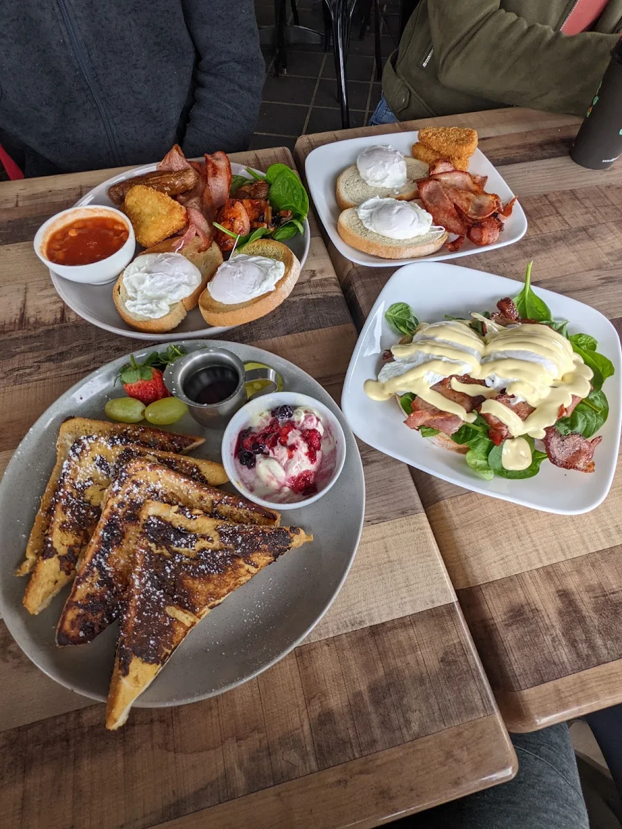 Highlights, Cool Beanz Cafe and Dessert Bar