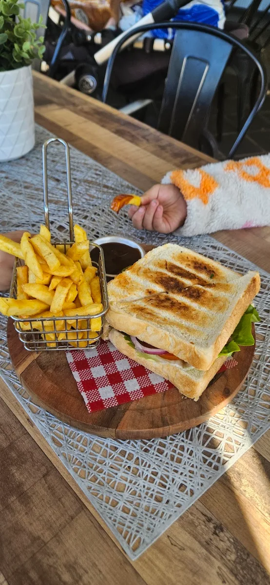 Highlights, Cool Beanz Cafe and Dessert Bar