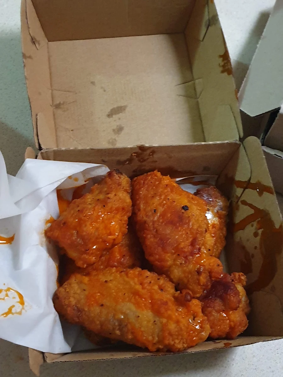 Wings, Pizza Hut St Marys