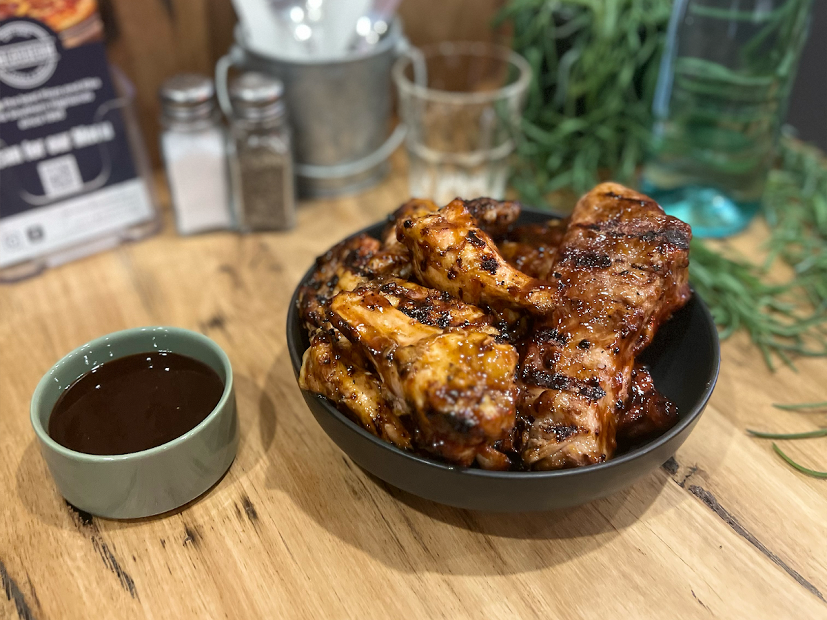 Highlights, Colosseum Pizza & Ribs