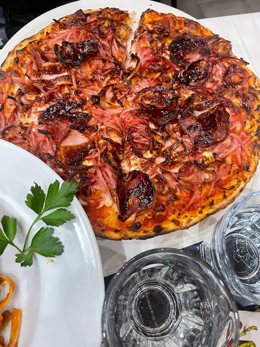 Highlights, Nonno's Pizzeria