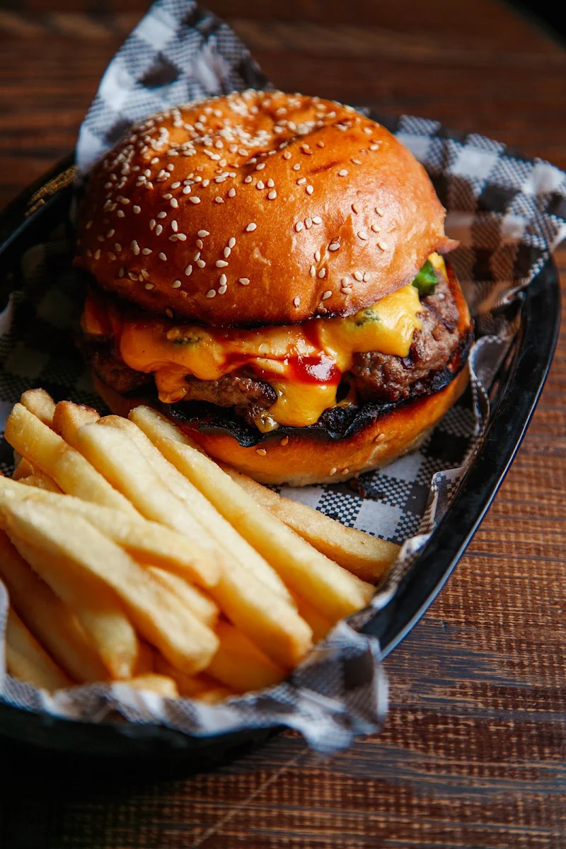 Cheeseburger, Lefty's Music Hall