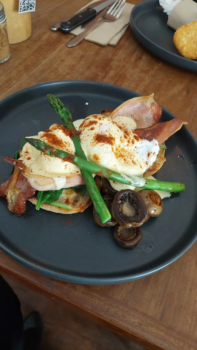 Eggs Benedict, Capulet & Co