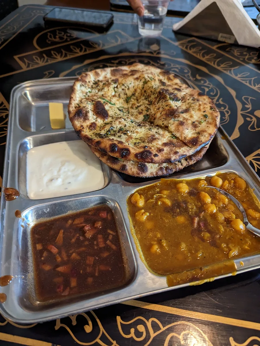 Ambarsariya Paneer Kulcha Meal