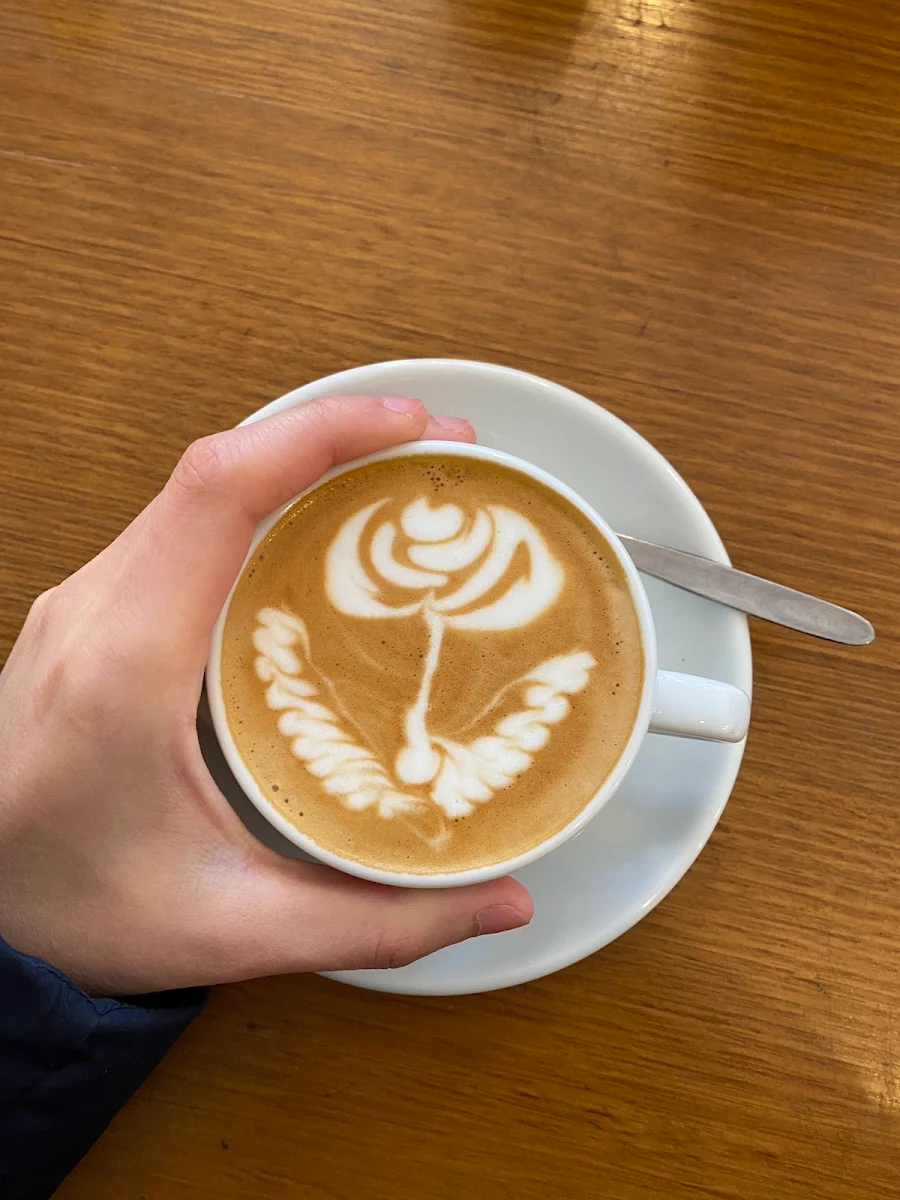 Flat White, Udom House