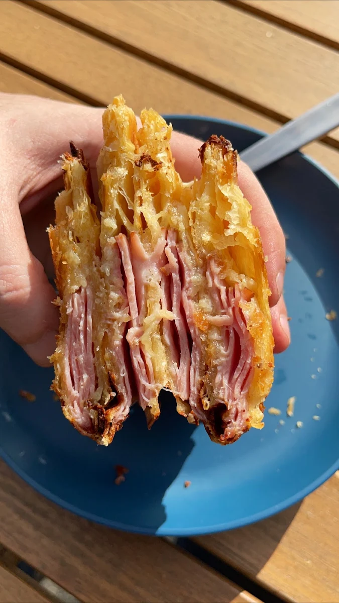 Ham & Cheese, Udom House