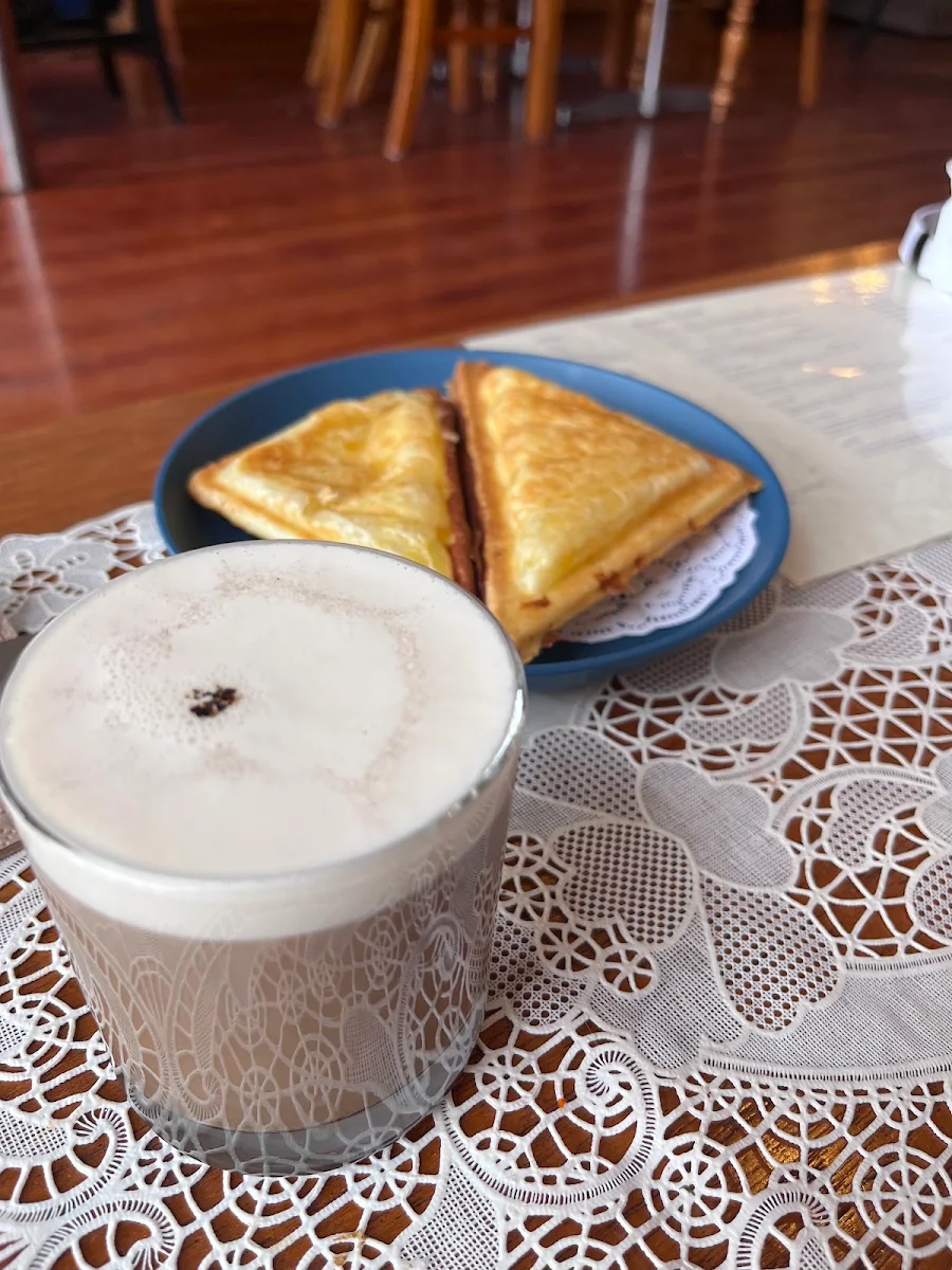 Thai Coffee, Udom House