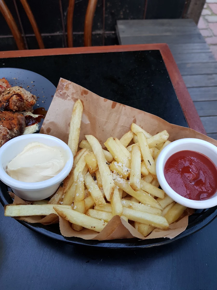 Chips, The Dart And Marlin