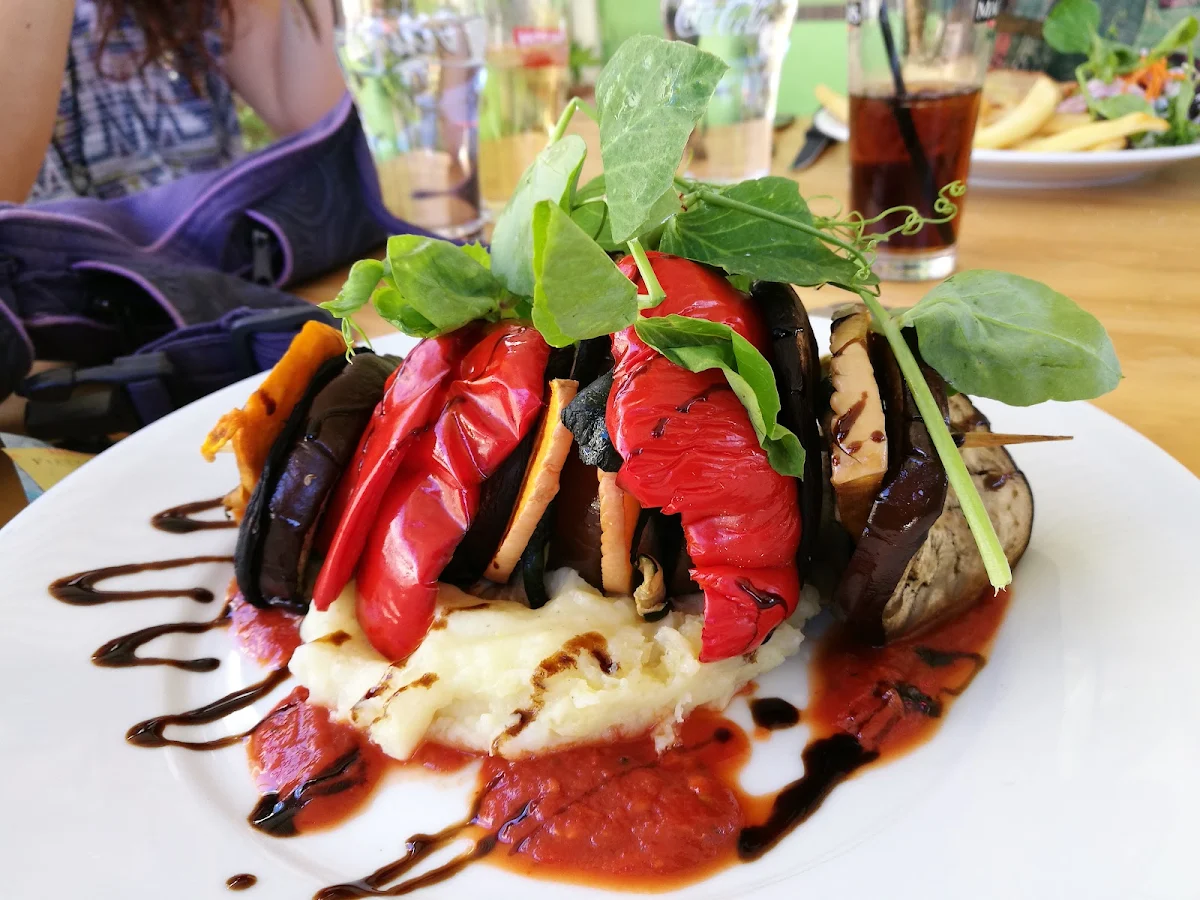 Veggie Stack, Commercial Hotel