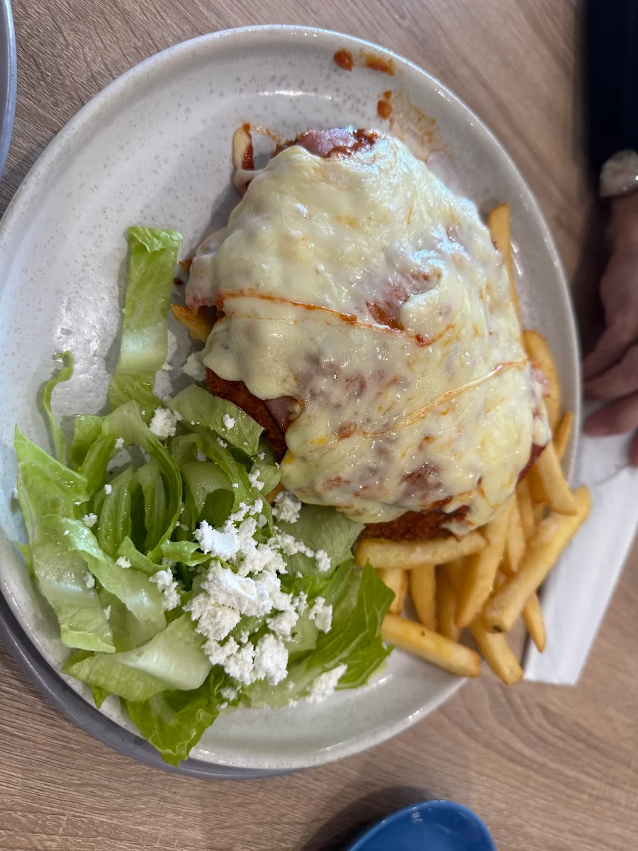 Chicken Parma, Lokal Cafe 3030