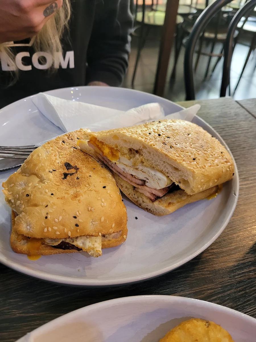 Double Bacon and Eggs, Lokal Cafe 3030