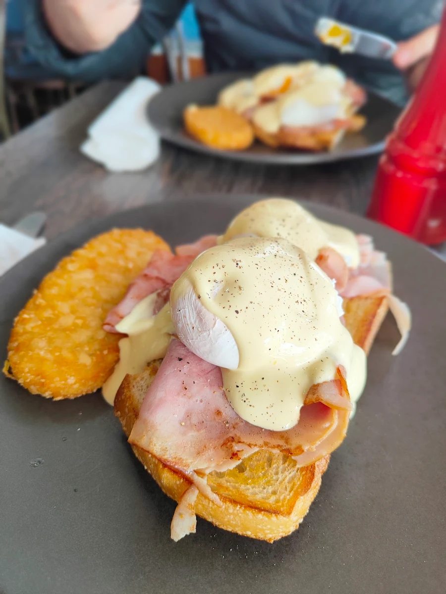 Eggs Benedict, Lokal Cafe 3030