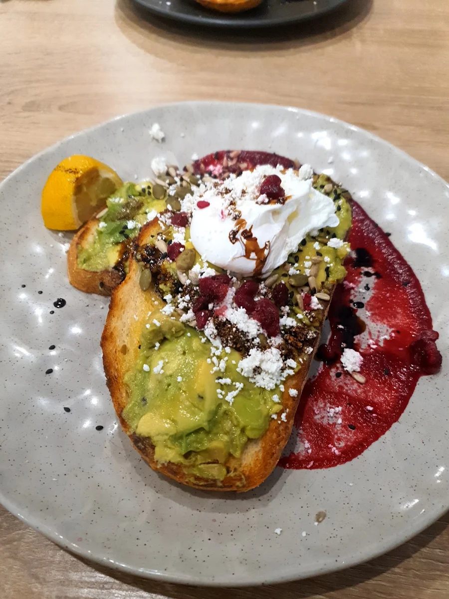 Smashed Avo, Lokal Cafe 3030