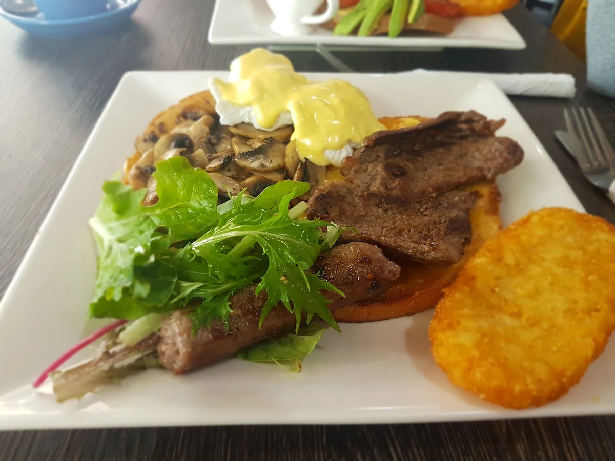 Steak Breaky, Lokal Cafe 3030