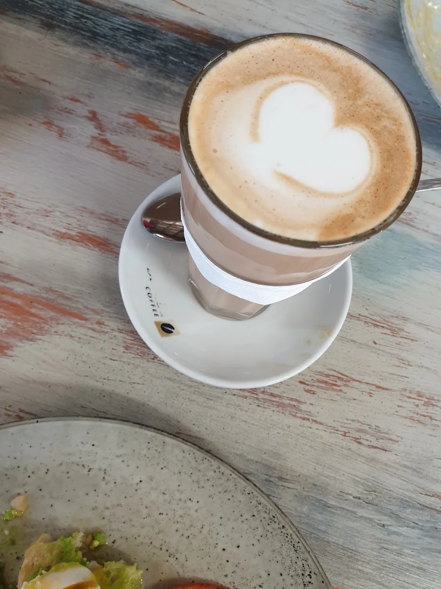 Latte, Bunya Mountains Tavern