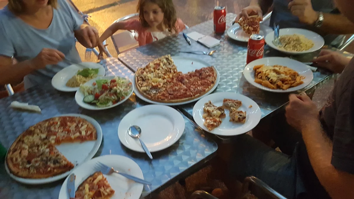 Highlights, Mamas and papas pizza