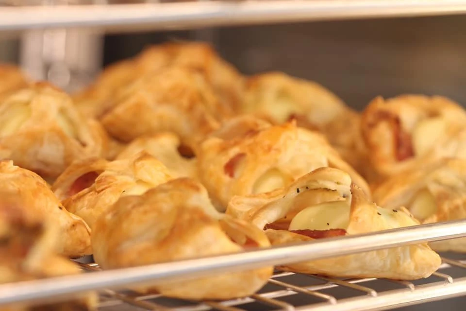 Bacon and Eggpuff, Pastry Box