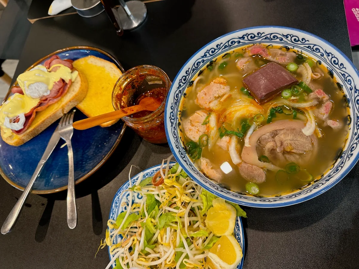 Highlights, The Cafe Land