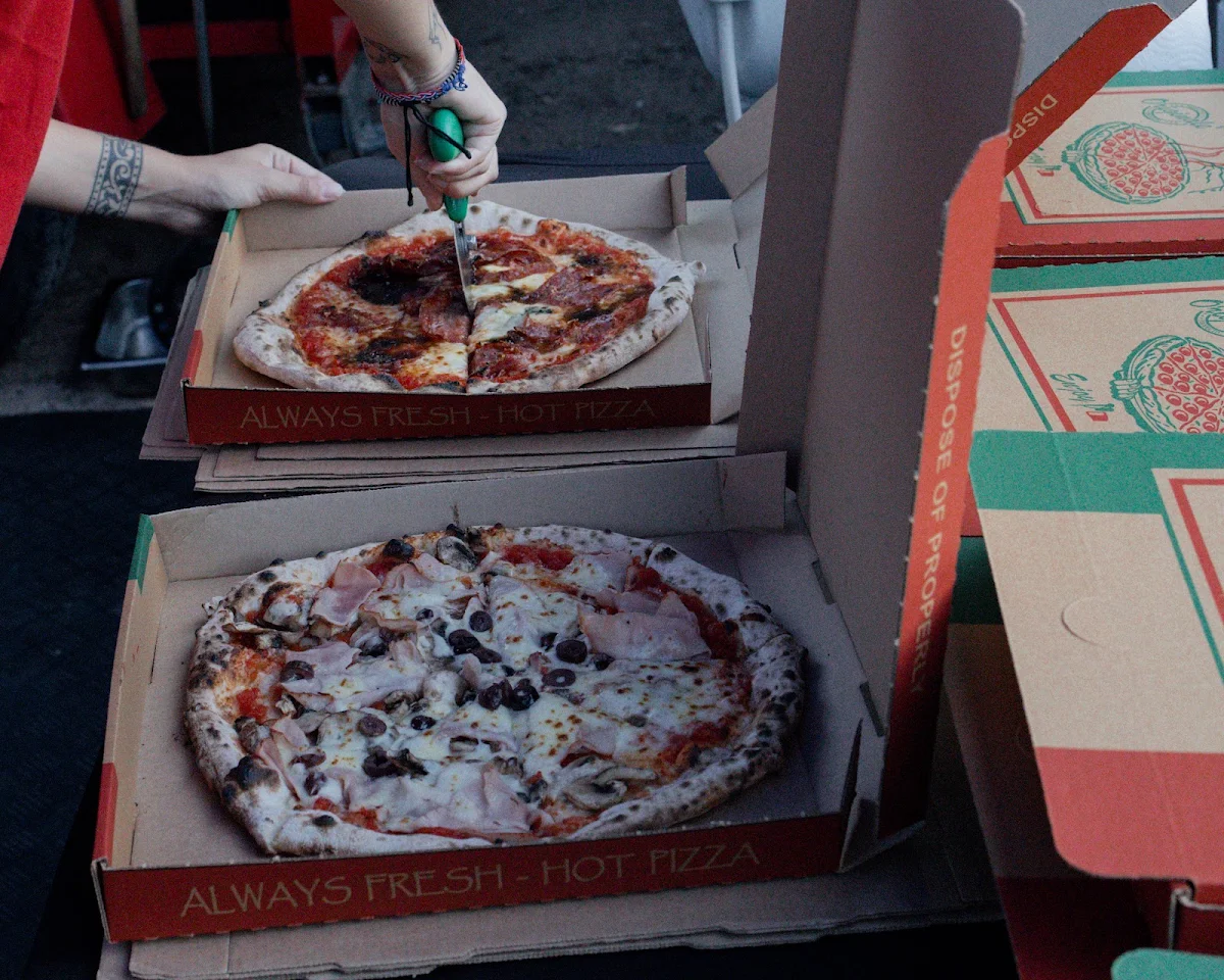 Highlights, Ric's Woodfire Pizza