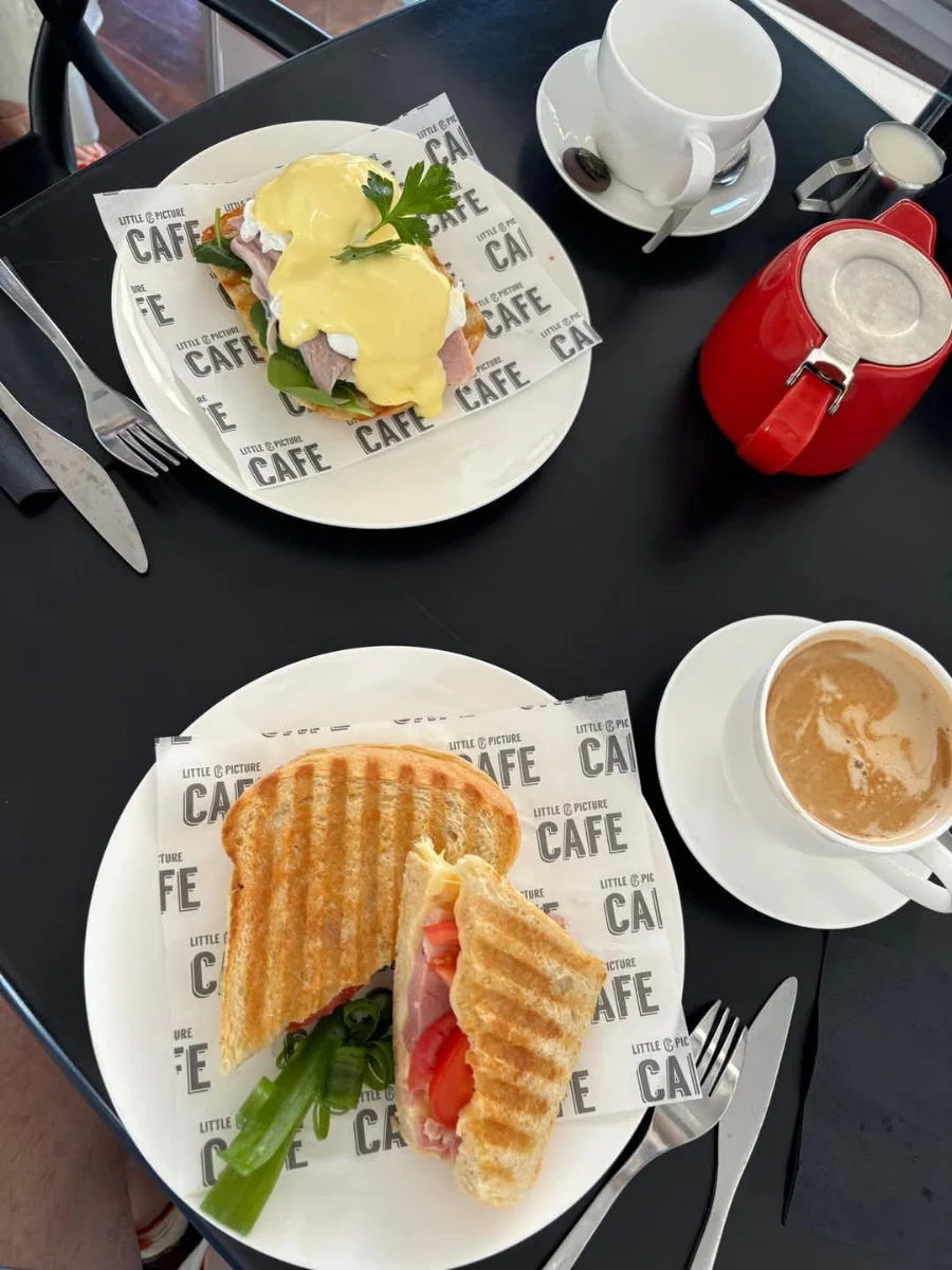Eggs Benedict, Little Picture Cafe
