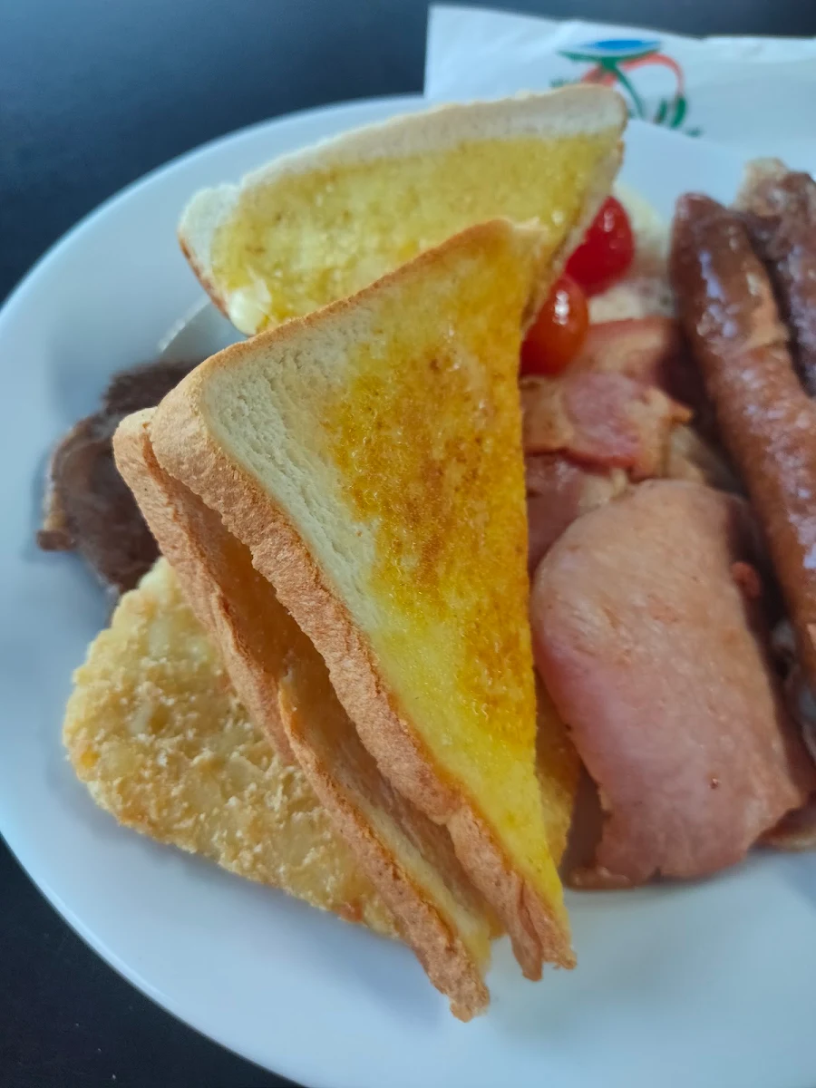 Highlights, Lewo's Cafe