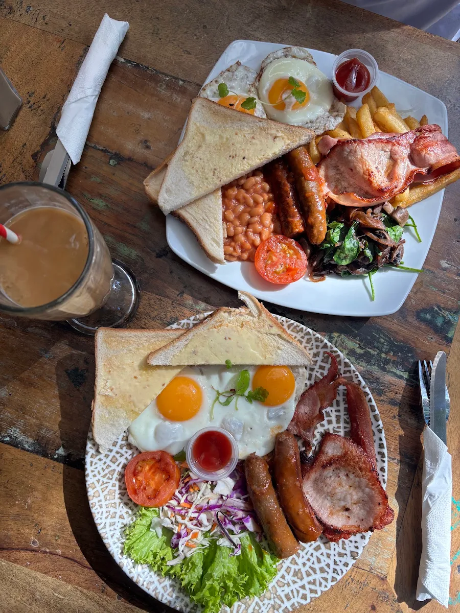 English Breakfast, Fatboy's Cafe