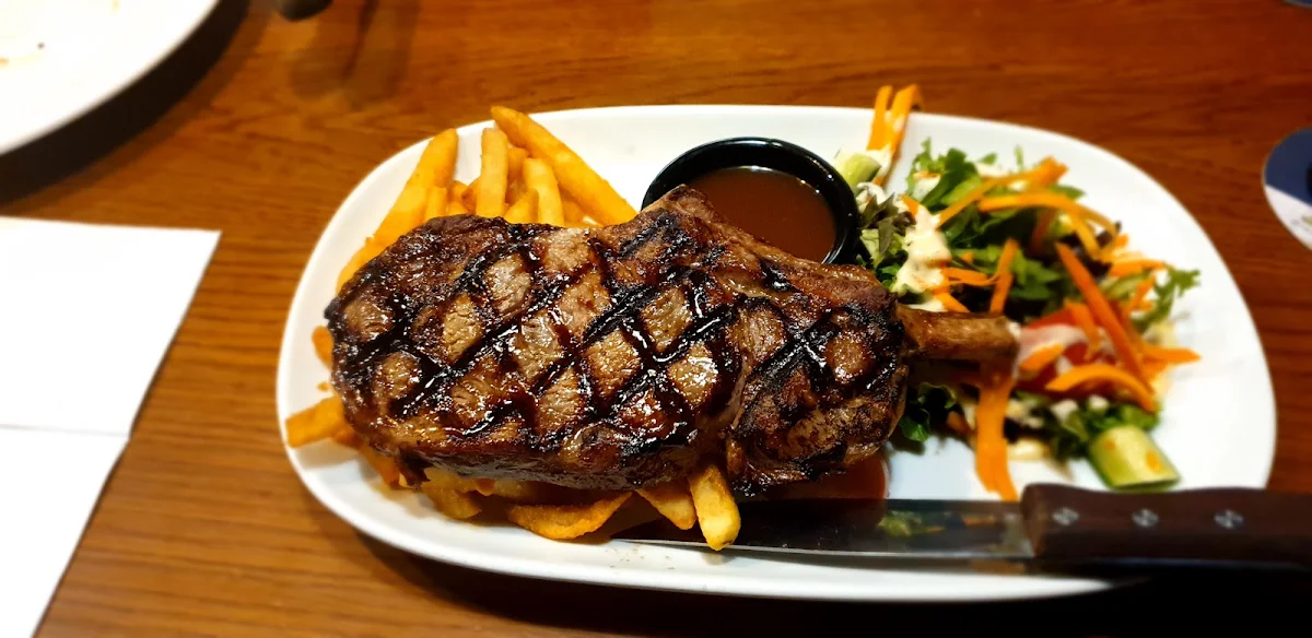 400g Steak Dinner, The Royal Hotel QBN