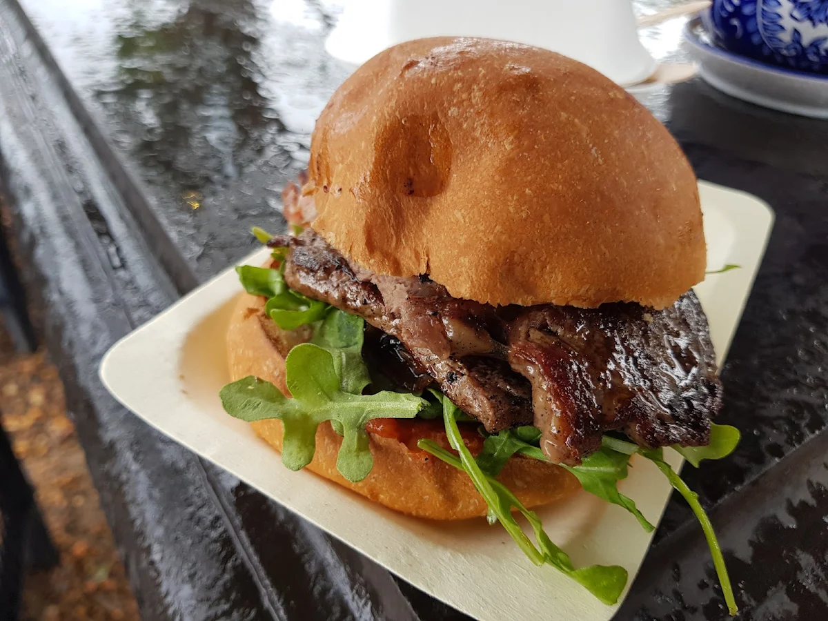 Steak Sandwich, Saddles Mount White