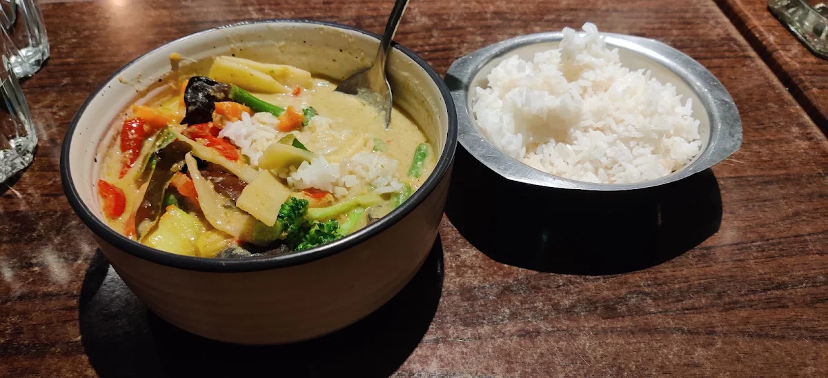 Green Curry with Steamed Rice