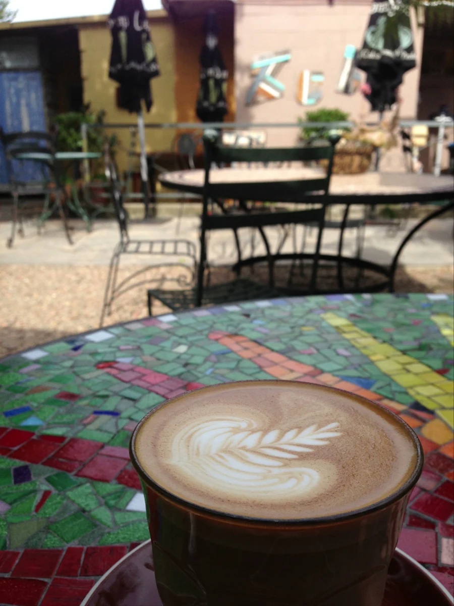 Café Latte, Zubi Bar