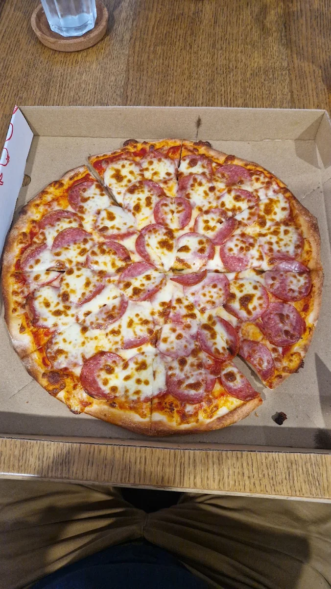 Large Pepperoni Pizza