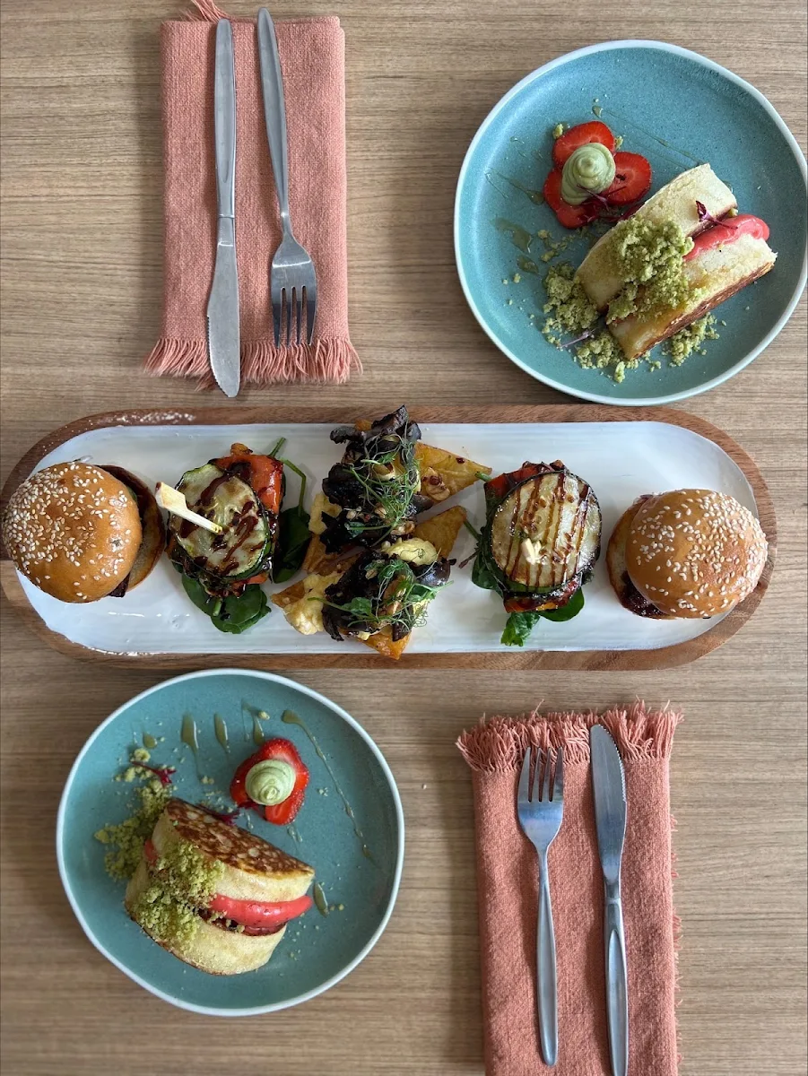 Highlights, Mudjira Village Eatery