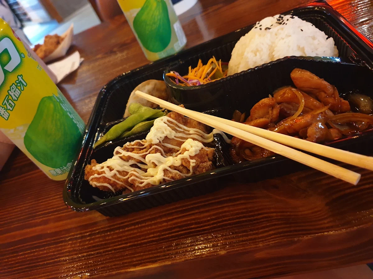 Highlights, 8 Street Mt Ommaney 八號胡同