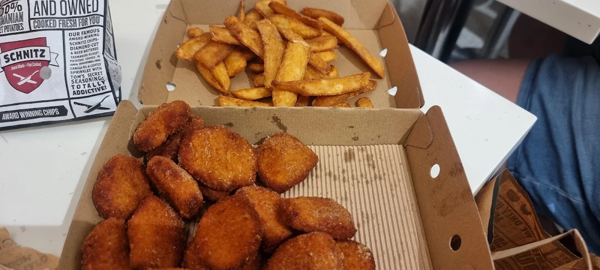 Schnuggets and Chips, Schnitz Liverpool