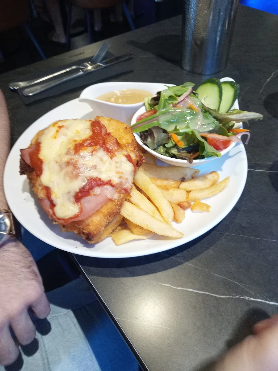 Snitzel, The Landmark @ Gateway