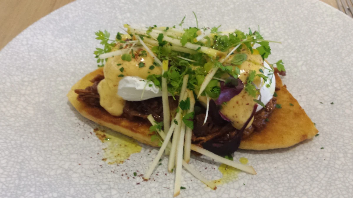 Pulled Pork Eggs Benedict