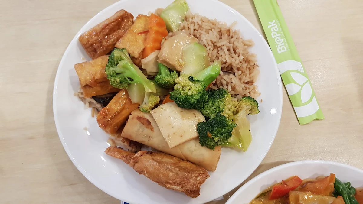 Vegetarian Curry Tofu Pad Thai