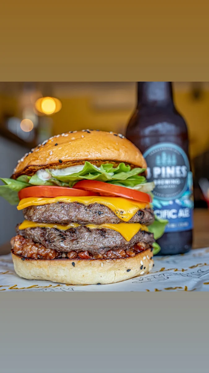Classic Cheeseburger, Two Hungry Bears Narrabeen