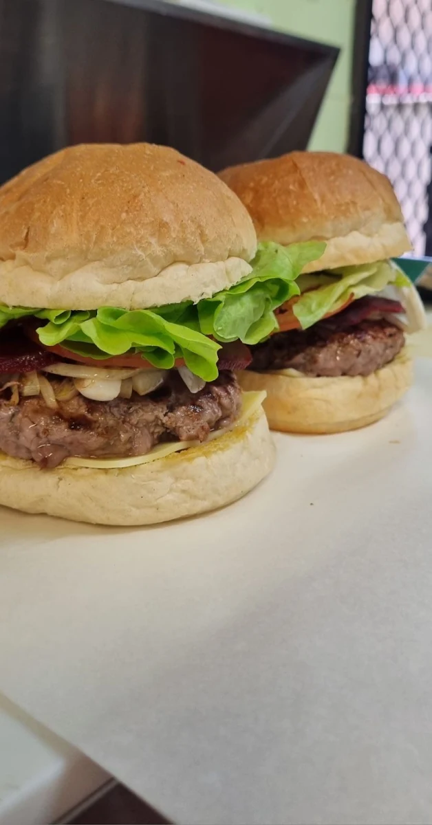 Highlights, Hungry Horse Cafe