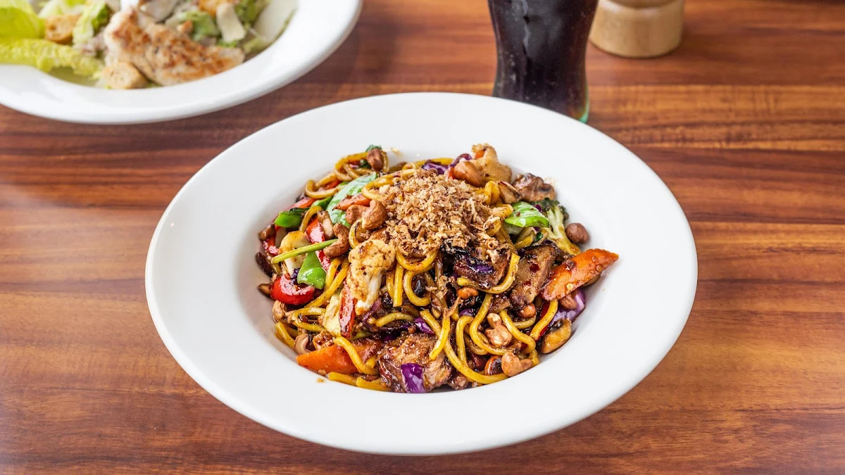 Sesame Beef w Cashews & Crispy Noodles