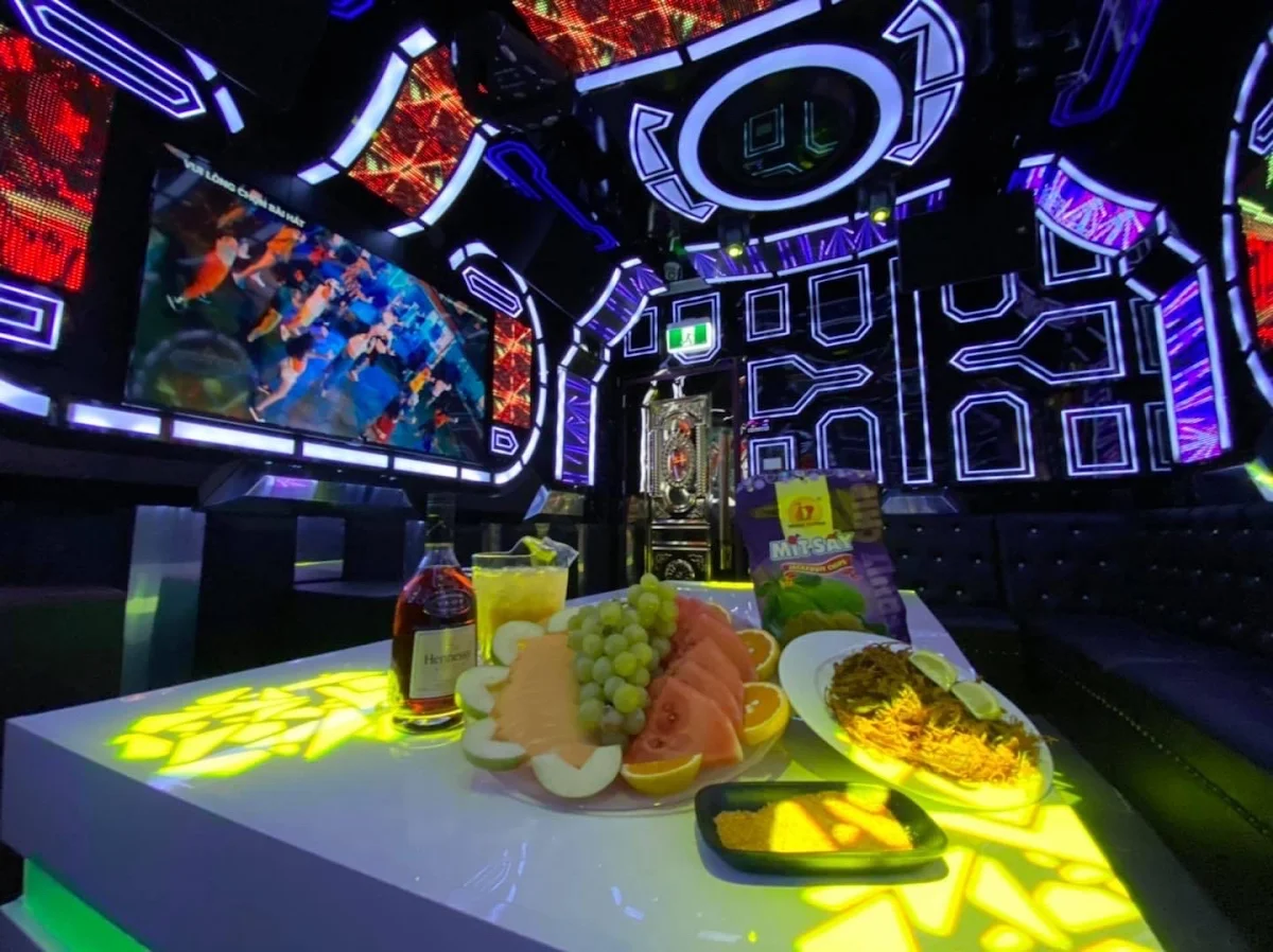 Highlights, Việt Phố Entertainment